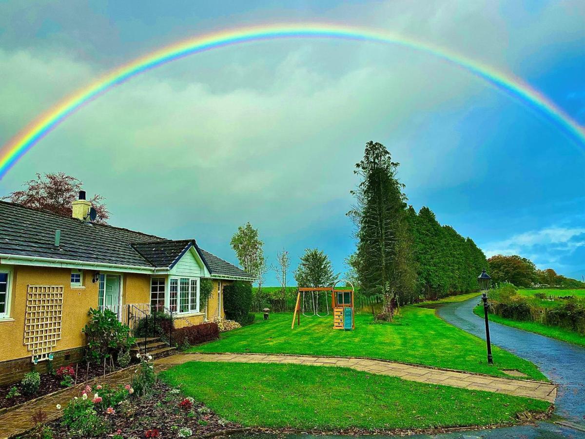 Finn Village "Mountain View Cottage" Private Garden, 9-Seater Hot Tub, Firepit & Pizza Stove Drymen Exteriör bild