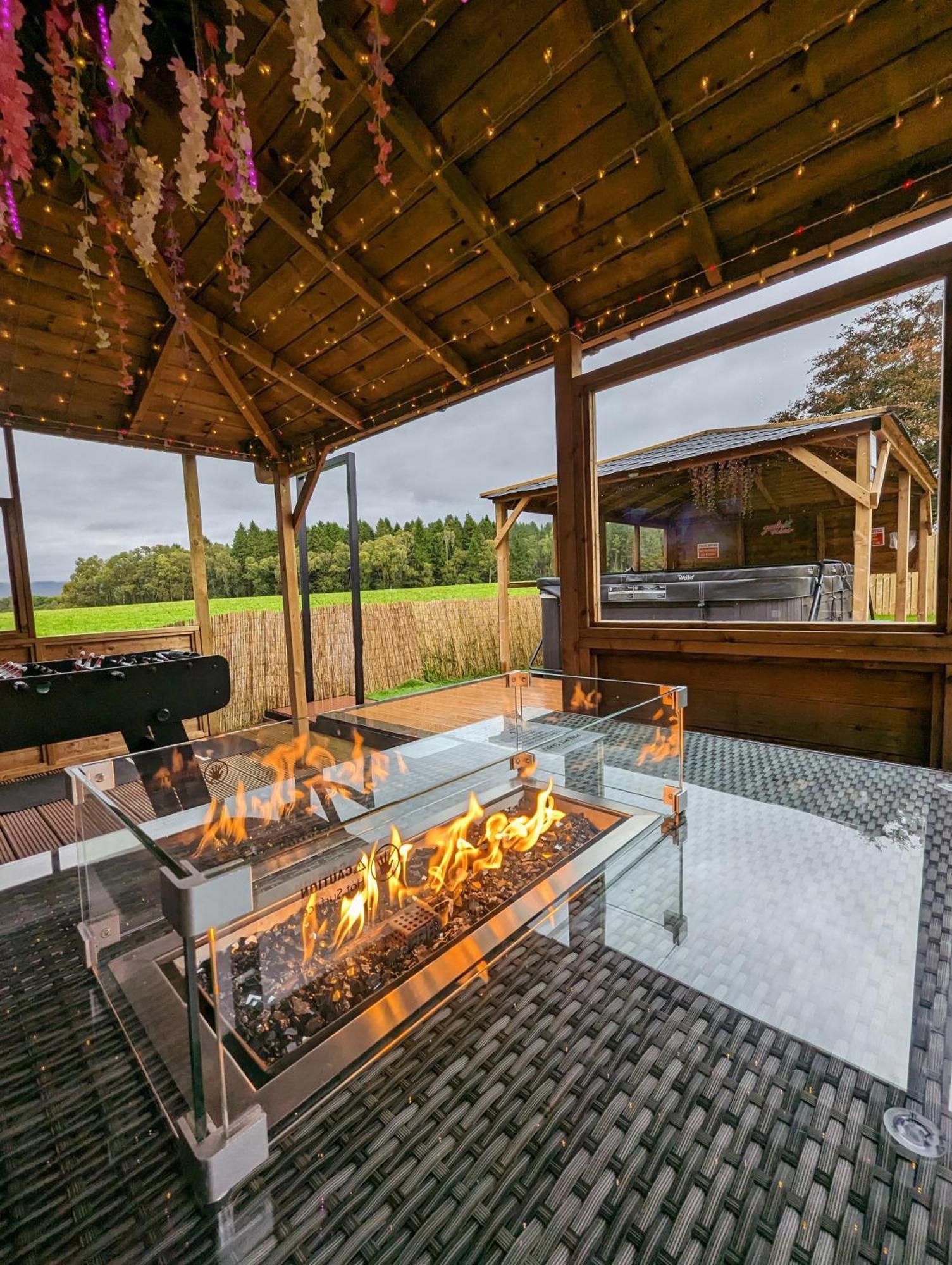 Finn Village "Mountain View Cottage" Private Garden, 9-Seater Hot Tub, Firepit & Pizza Stove Drymen Exteriör bild